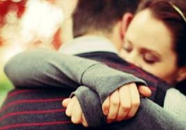 تأثير الحضن على الرجل وأنواع الأحضان التي يحبها الرجال