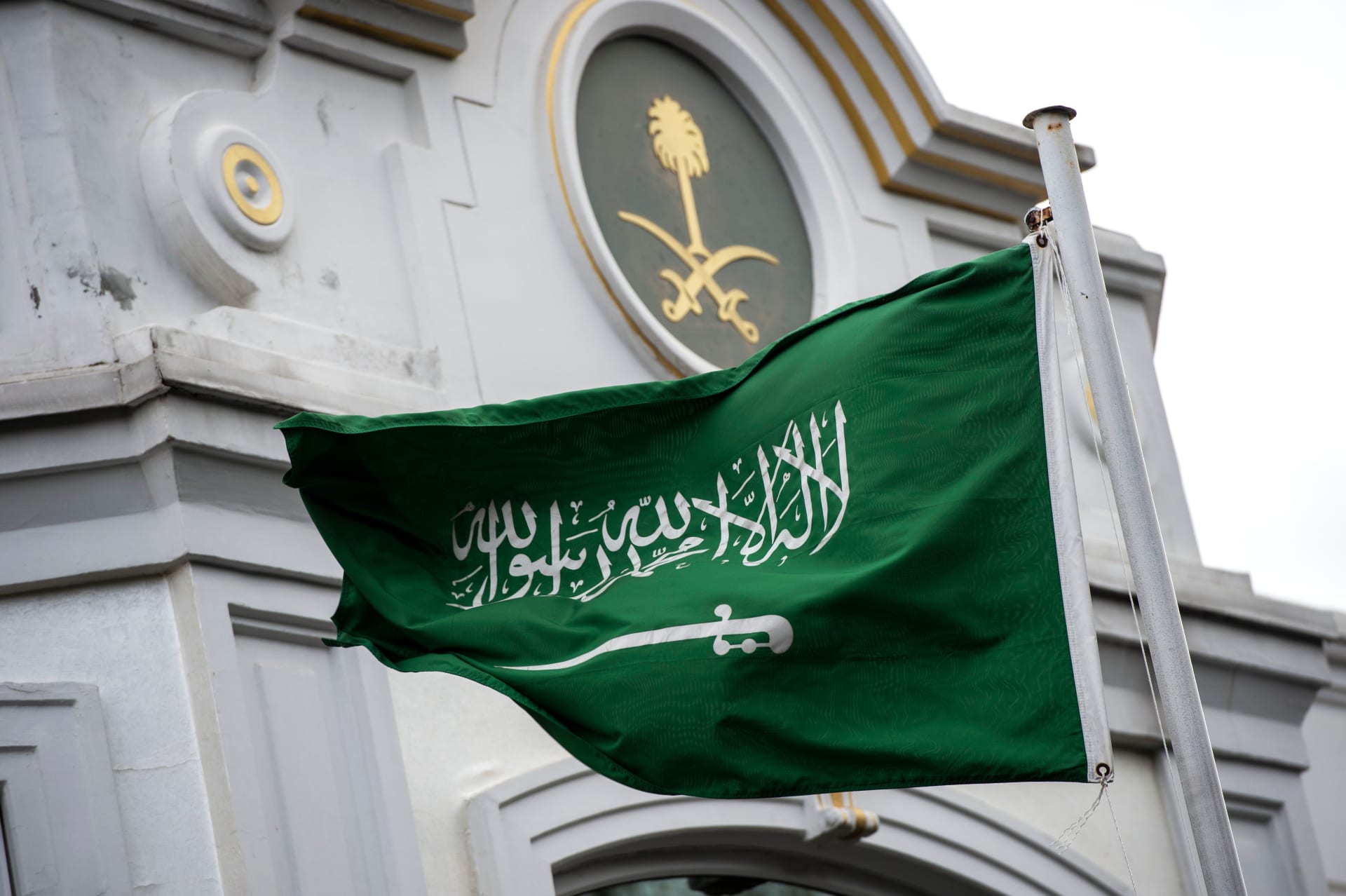من هو حميدي العنزي المسيء للسعودية وما جنسيته