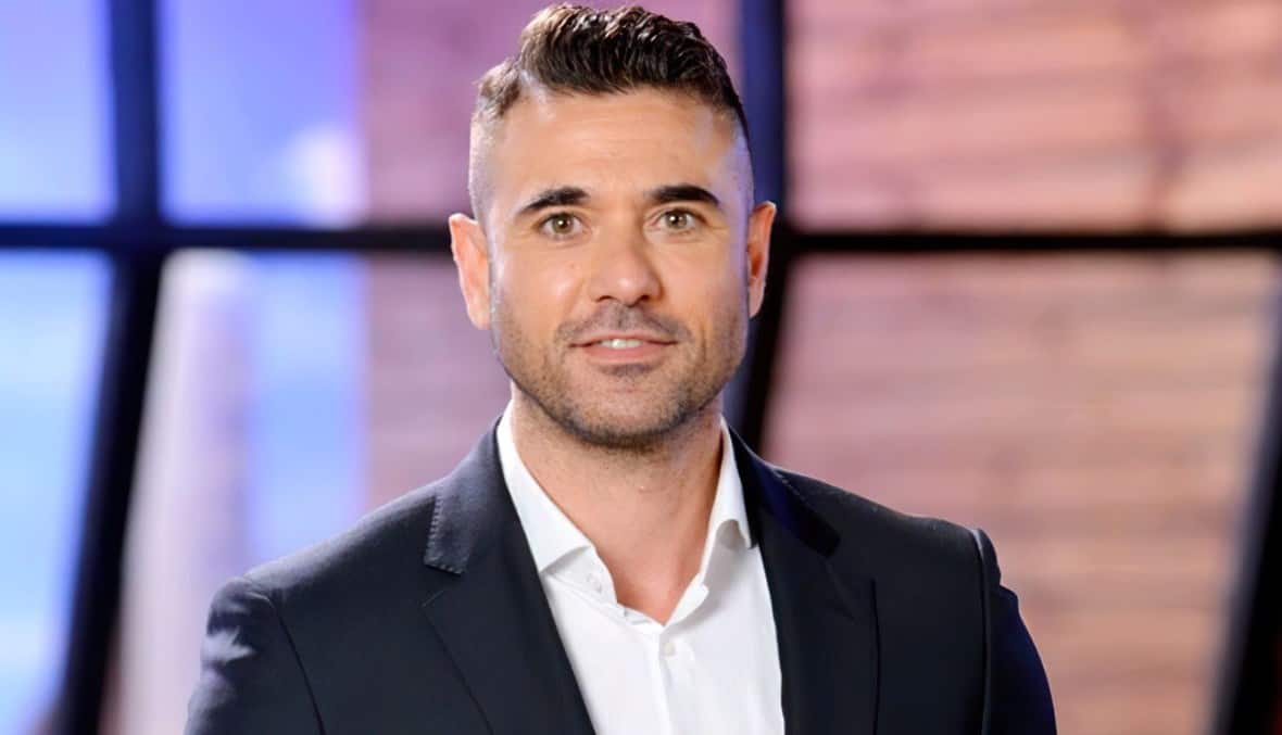 من هو الفنان احمد عز ويكيبيديا