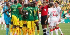 سبب انتهاء مباراة تونس ومالي قبل الوقت الاصلي الذي أثار الجدل عبر مواقع التواصل