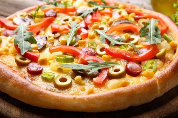 عجينة البيتزا بالشوفان بطرق مختلفة