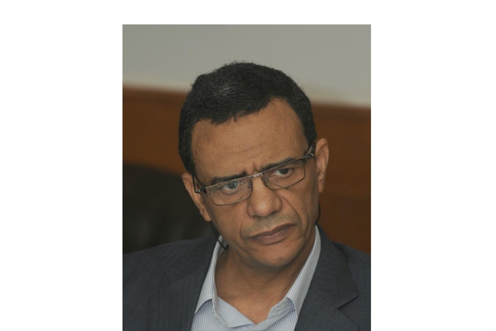 من هو عبد الحكيم الأسواني الكاتب الصحفي