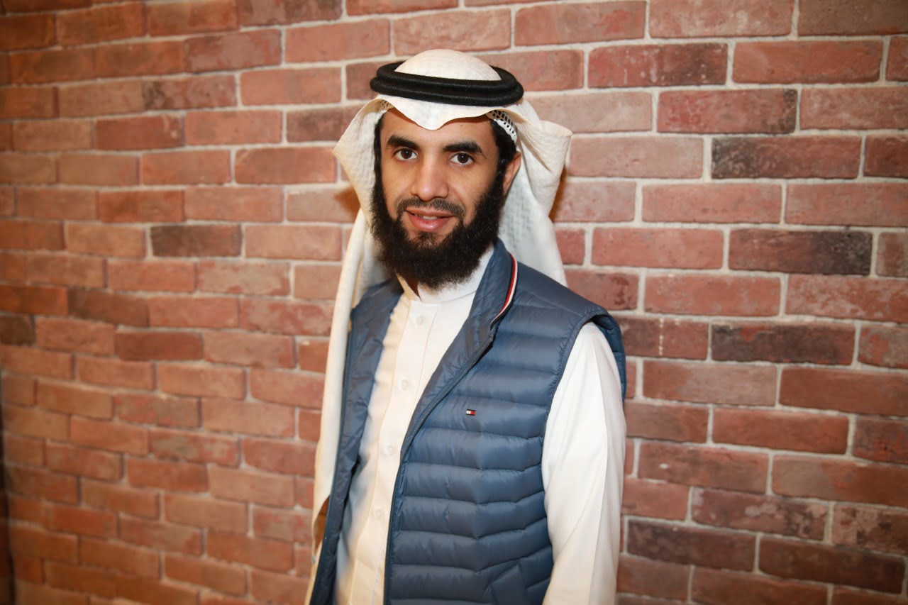 سبب فصل عبدالعزيز بن أحمد الحمادي من منصبه