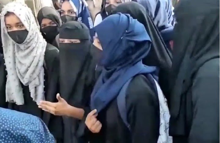 سبب منع الهند الحجاب