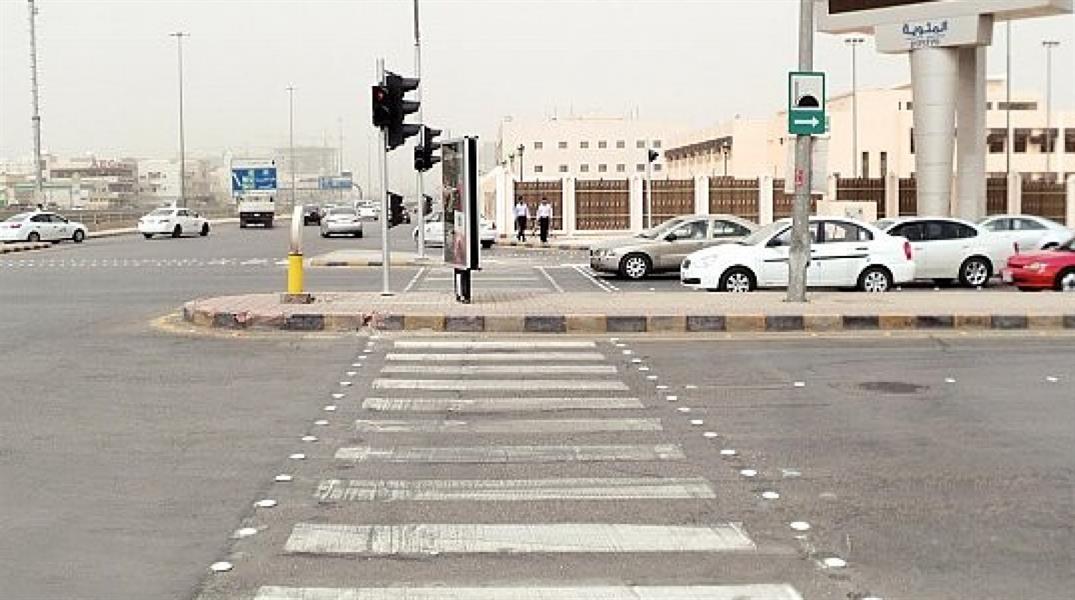 كم عقوبة قطع الإشارة في السعودية 1443