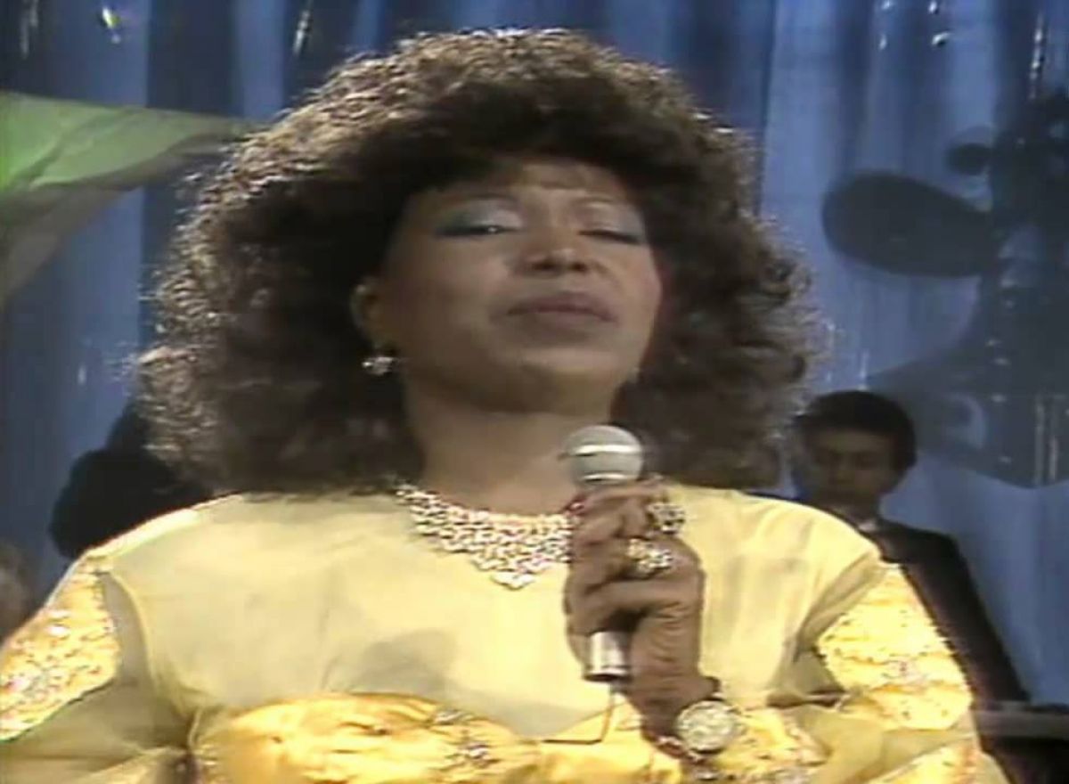 من هو أصل الفنانة عتاب