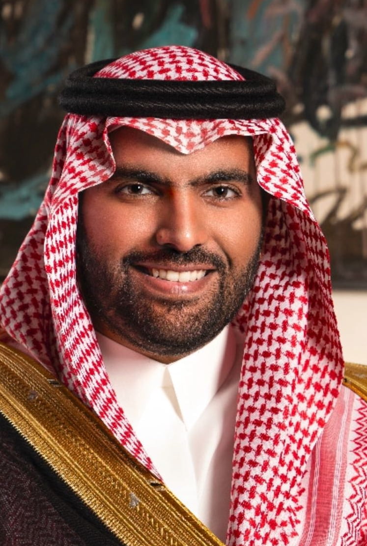 من هي زوجة وزير الثقافة السعودي