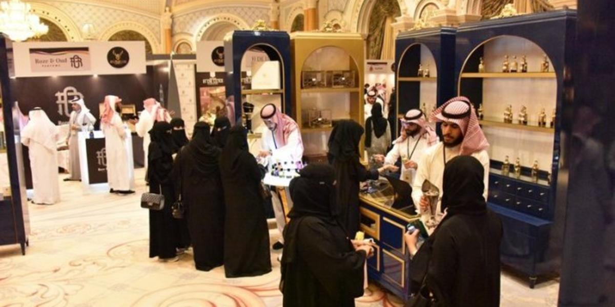 متى يقفل معرض العطور بالرياض