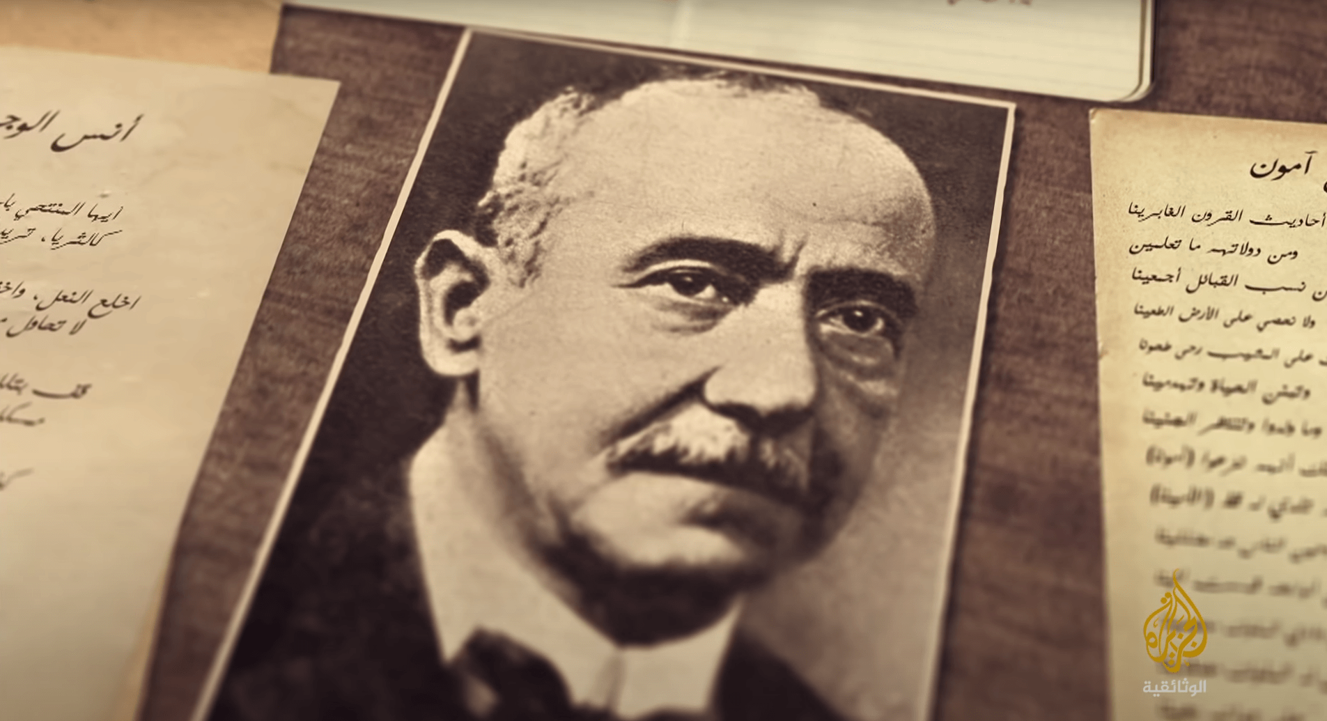من هو الشاعر الذي لقب بامير الشعراء