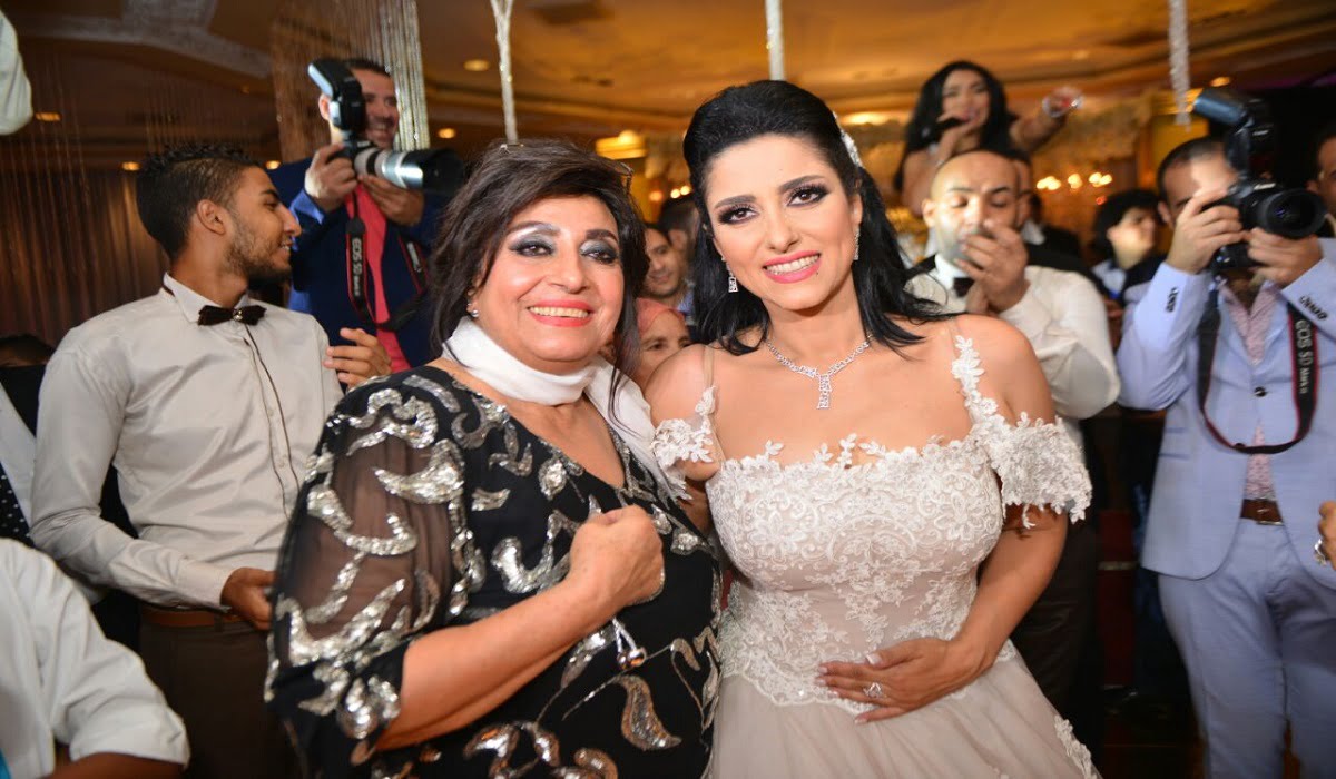 من هي والدة حنان مطاوع