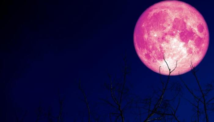 ما هي ظاهرة قمر الفراولة ومتى ظهرت