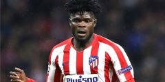 من هي زوجة اللاعب توماس بارتي