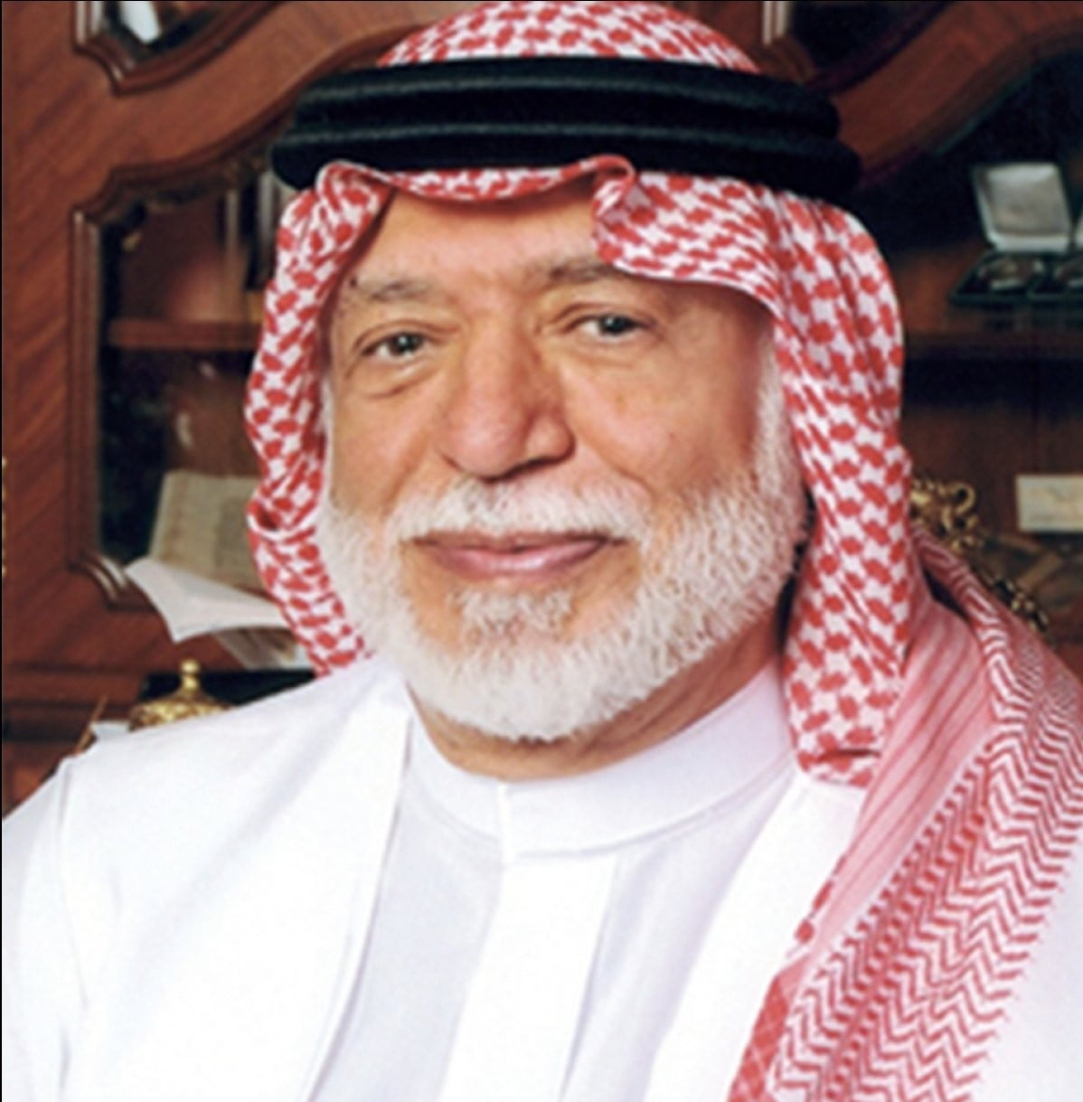 سبب وفاة عبد المقصود خوجة رجل الأعمال والأدب