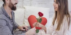 كيف أعرف أنه يحبني من نظراته وحركاته