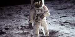 لماذا توقف الصعود الى القمر ؟