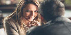 لماذا يبتسم الرجل عندما يرى المراة؟